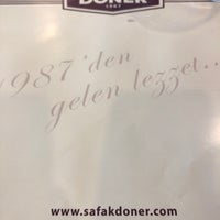 รูปภาพถ่ายที่ Şafak Döner โดย Ender A. เมื่อ 10/4/2019