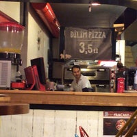 Foto tirada no(a) Pizza Bar por Tuba S. em 7/17/2015