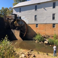 Foto scattata a Murray&amp;#39;s Mill da Scooter il 10/23/2019