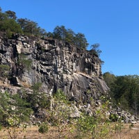 Das Foto wurde bei Rocky Face Mountain Recreational Area von Scooter am 10/18/2019 aufgenommen