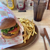 Photo taken at Teddy&amp;#39;s Bigger Burgers by emt_ on 7/3/2022