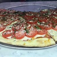 9/7/2019 tarihinde dean c.ziyaretçi tarafından Marinara Pizza Upper West'de çekilen fotoğraf