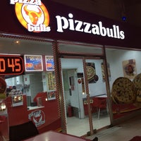 Photo taken at Pizza Bulls by Şenol A. on 2/27/2016