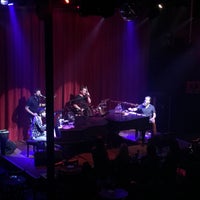 Photo taken at Louie Louie&amp;#39;s Dueling Piano Bar by Tom M. on 10/14/2017