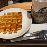 Photo taken at Starbucks by つまきち ち. on 12/17/2023