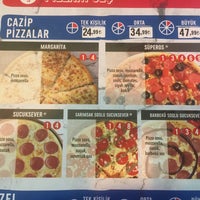 Photo taken at Domino&amp;#39;s Pizza by Ataberk A. on 1/31/2022