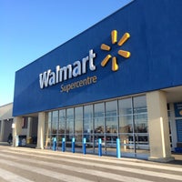 รูปภาพถ่ายที่ Walmart Supercentre โดย Fatima A. เมื่อ 1/5/2016