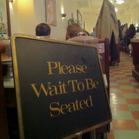Photo prise au The Senator Restaurant par Jeff @ m. le11/11/2012
