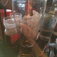 Photo taken at Red Robin Gourmet Burgers and Brews by NÜNÜ on 7/13/2016