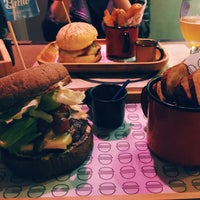 6/15/2017 tarihinde Felipe E.ziyaretçi tarafından Haus Burger Bar'de çekilen fotoğraf
