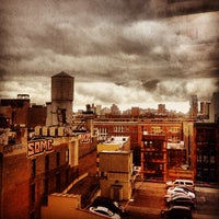 รูปภาพถ่ายที่ Lafayette 148 New York โดย Clarissa B. เมื่อ 10/7/2013