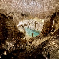 Photo taken at Cuevas del Drach by 𝔄𝔩𝔭ℌ𝔞𝔯𝔩𝔢𝔶 on 10/1/2023