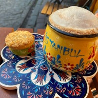 Снимок сделан в Rabbit Hole Coffee &amp;amp; Cakes пользователем Nina M. 6/22/2022