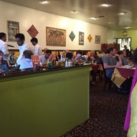 Das Foto wurde bei Darbar Indian Cuisine von Taylor R. am 5/15/2016 aufgenommen