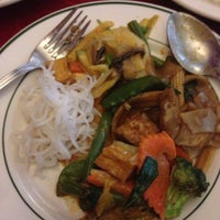 รูปภาพถ่ายที่ Monsoon Thai Cuisine โดย Mohit P. เมื่อ 7/13/2013
