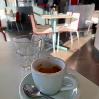 Photo taken at Third Floor Espresso (3FE) by Théo B. on 1/19/2022