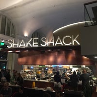 Photo taken at Shake Shack by Théo B. on 1/31/2017