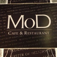 รูปภาพถ่ายที่ MoD Cafe&amp;amp;Restaurant โดย Emre Z. เมื่อ 3/13/2013