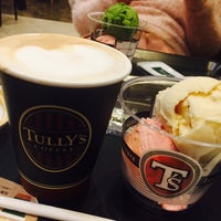 Photo taken at Tully&amp;#39;s Coffee by Yui K. on 2/9/2017