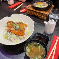 Foto diambil di Sushi Waka oleh Jan M. pada 10/7/2022