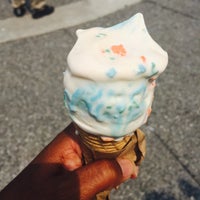 7/6/2015 tarihinde Courtney T.ziyaretçi tarafından Dream Cream Ice Cream'de çekilen fotoğraf