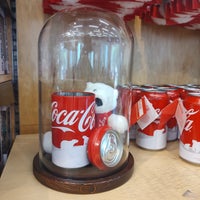 Photo taken at Coca-Cola Store by Beatriz B. on 6/11/2023