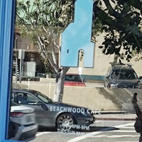 Photo taken at Beachwood Cafe by Beatriz B. on 1/6/2023