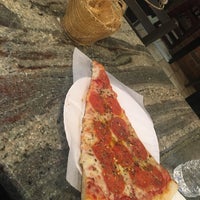 Das Foto wurde bei La Pentola Italian Pizzeria von Roxy U. am 12/13/2016 aufgenommen