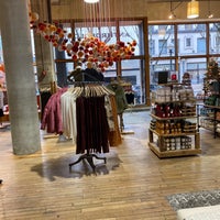 Photo taken at Anthropologie by Courtney L. on 11/11/2019