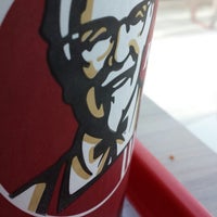 9/28/2013에 Francisco L.님이 KFC에서 찍은 사진