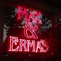 รูปภาพถ่ายที่ Max &amp;amp; Erma&amp;#39;s โดย Doug H. เมื่อ 9/5/2013