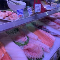 Photo taken at Monahan&amp;#39;s Seafood Market by Owl _. on 12/21/2021