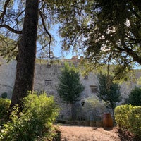 Foto diambil di Castello di Meleto oleh Eric T pada 8/23/2022