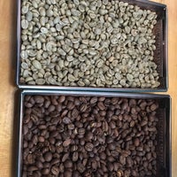 Foto tirada no(a) New Harvest Coffee Roasters por Amanda M. em 2/22/2016