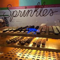 Photo taken at Sprinkles New York - Brookfield Place by Arthur Beck on 1/3/2019