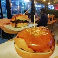 Снимок сделан в Köşk Kasap Burger &amp;amp; Steak House пользователем Köşk Kasap Burger &amp;amp; Steak House 10/12/2018