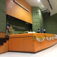 Photo taken at หอประชุมภัทรมหาราช by Kwan L. on 3/3/2018