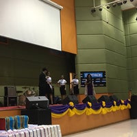 Photo taken at หอประชุมภัทรมหาราช by Kwan L. on 11/15/2017
