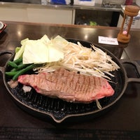 Photo taken at 肉屋の正直な食堂 神田神保町店 by でい on 6/19/2019