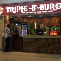 Foto tirada no(a) Triple B Burger por Salah A. em 12/13/2015