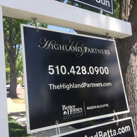 Foto tirada no(a) Highland Partners, Better Homes and Gardens Mason-McDuffie Real Estate por Debbi D. em 5/31/2014