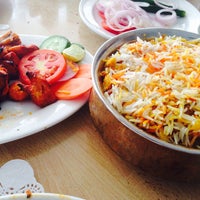 Снимок сделан в Dum Pukht Biryani Restaurant пользователем Niccolò A. 5/29/2014