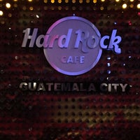3/21/2017 tarihinde Ernesto S.ziyaretçi tarafından Hard Rock Cafe Guatemala'de çekilen fotoğraf