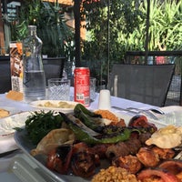 Das Foto wurde bei Ramazan Bingöl Köfte &amp;amp; Steak von Prenses Kız am 10/7/2021 aufgenommen