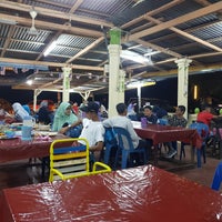 Photo taken at Warung Awang Ikan Bakar by Asnawi M. on 3/19/2018