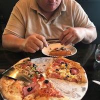 10/6/2018 tarihinde Sam A.ziyaretçi tarafından Stone Oven Gourmet Pizza &amp;amp; Eatery'de çekilen fotoğraf