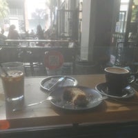 Foto tirada no(a) Two Cups Coffee por Trainer 🎾 em 8/28/2021