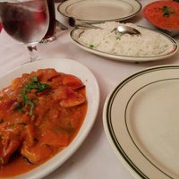 Das Foto wurde bei Priya Indian Cuisine von Rob R. am 10/6/2014 aufgenommen