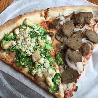 Снимок сделан в Grant Central Pizza &amp; Pasta пользователем Daniel V. 9/2/2016