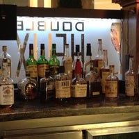 Foto tomada en Double Helix Wine &amp;amp; Whiskey Lounge  por Drew G. el 11/9/2012